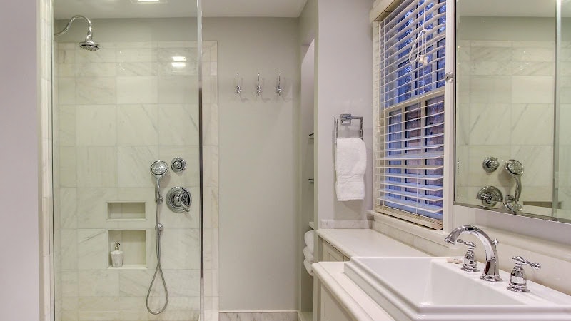 Hinshaw Custom Tile