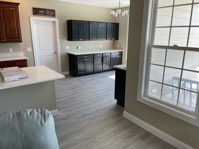 Holmes Floorcovering & Granite