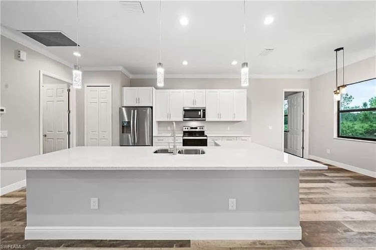 Top Granite and Kitchen