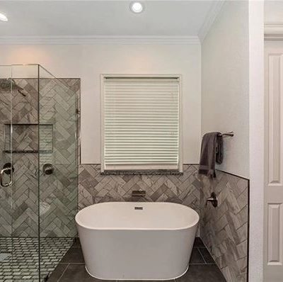 R. REYES CUSTOM HOMES & CONSTRUCTION