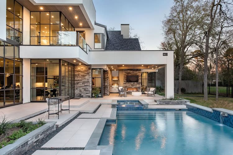 Luxurious Construction LLC