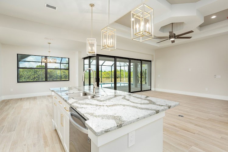 Roca Granite & Cabinets
