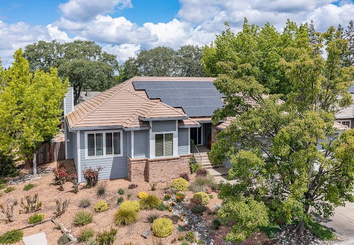Straight Line Roofing & Construction