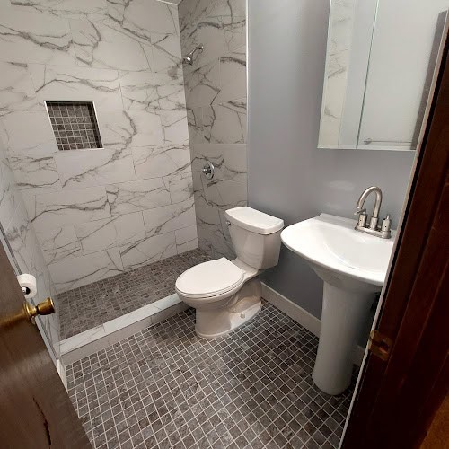 TILE O&G LLC