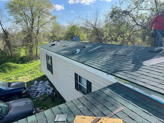 Tejas Roofing & Gutters