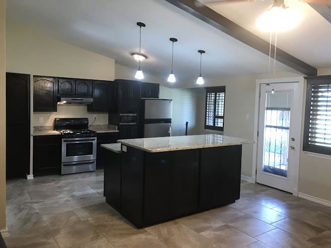 Lorenzo's Contractor Roofing & Remodeling