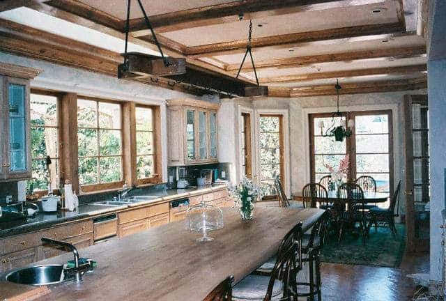 Robirds Studio and School (Bucket List School)