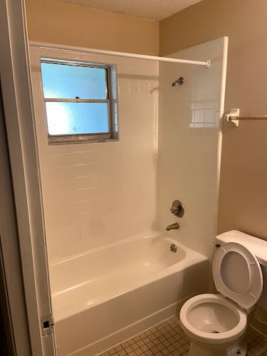 Tub and tile resurfacing