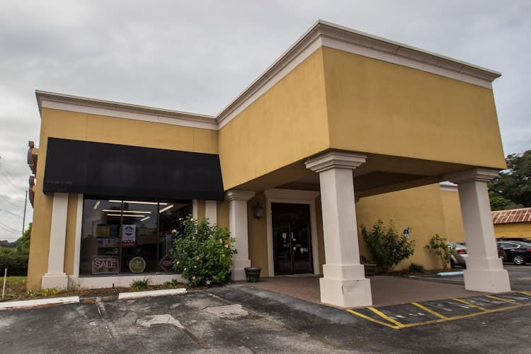 Carr's Flooring America - Casselberry