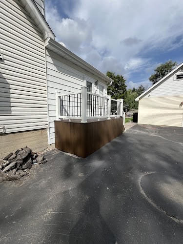 IC Build: Deck Builder & Remodeling Contractor