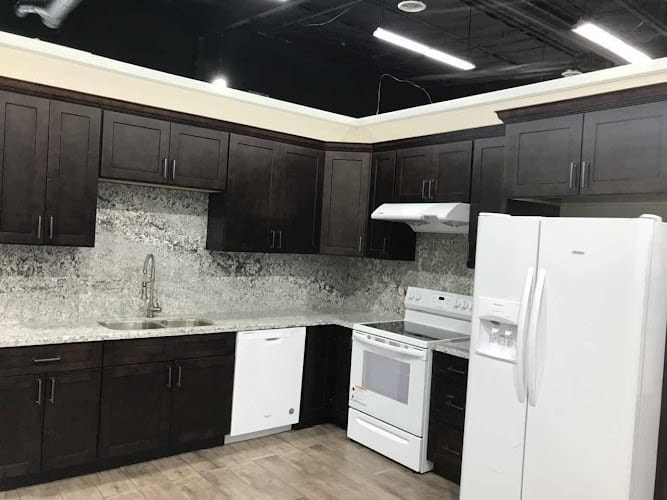 APEX Kitchen cabinet and Quartz Countertop