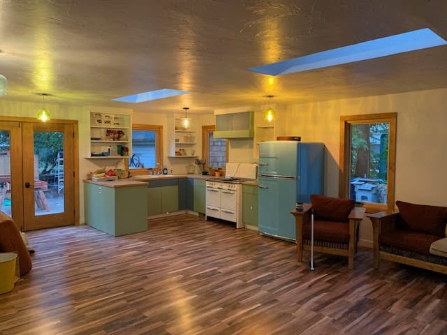 Alternate Home Solutions Construction LLC