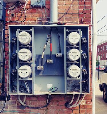 2 Live Wires