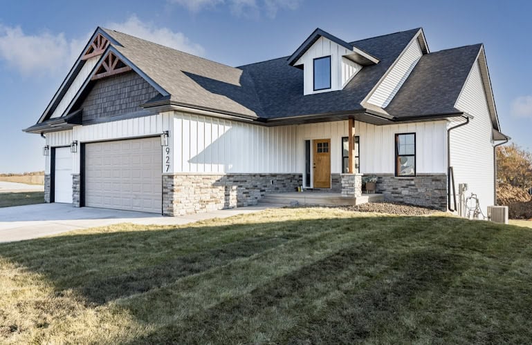 Henry's Painting & Contracting of Cedar Rapids