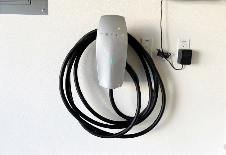 ARIA 4 Electrical & Construction