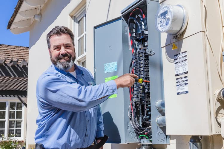 Reeis Air Conditioning, Plumbing & Electrical